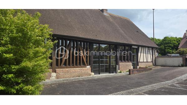 ✨ EXCLUSIVITÉ – BIEN RARE À LA VENTE ✨

Grange de caractère – 310 m² | Charme, volumes & potentiel exceptionnel

Idéale pour les amoureux de belles pierres, les projets de vie atypiques ou les envies d’évasion, cette superbe grange entièrement restaurée vous ouvre les portes d’un lieu unique, chargé d’histoire et d’authenticité.

Dès les premiers instants, le charme opère : volumes généreux, atmosphère chaleureuse et éléments anciens mis en valeur avec élégance. Le magnifique four à pain d’époque, véritable pièce maîtresse, confère à cette propriété un cachet rare.

Située dans un environnement calme et recherché, à proximité immédiate des commodités (commerces, écoles, mairie) et bénéficiant d’un accès rapide à l’A13, elle offre un parfait équilibre entre sérénité et praticité.

🔎 Descriptif du bien
Au rez-de-chaussée :
• Une grande pièce avec four à pain ancien
• Un espace sanitaires
• Deux grandes pièces avec sanitaires
• Une pièce technique avec chaufferie et sanitaires

À l’étage :
• Une vaste pièce principale lumineuse
• Une grande pièce complémentaire
• Des espaces mansardés offrant de nombreuses possibilités d’aménagement
• Une magnifique structure en bois apparente, apportant charme et authenticité à l’ensemble.

À l’extérieur, vous profiterez d’un agréable espace verdoyant de 603m² ainsi que de stationnements.
💡 Un véritable atout : possibilité de créer un gîte indépendant — idéal pour un projet familial, touristique ou un investissement locatif.

✔ Cachet de l’ancien préservé
✔ Volumes rares et modulables
✔ Fort potentiel d’exploitation
✔ Environnement paisible et accessible

📞 Contactez moi au 06 83 30 17 01 pour organiser une visite et laissez-vous séduire !