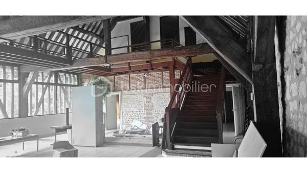 ✨ EXCLUSIVITÉ – BIEN RARE À LA VENTE ✨

Grange de caractère – 310 m² | Charme, volumes & potentiel exceptionnel

Idéale pour les amoureux de belles pierres, les projets de vie atypiques ou les envies d’évasion, cette superbe grange entièrement restaurée vous ouvre les portes d’un lieu unique, chargé d’histoire et d’authenticité.

Dès les premiers instants, le charme opère : volumes généreux, atmosphère chaleureuse et éléments anciens mis en valeur avec élégance. Le magnifique four à pain d’époque, véritable pièce maîtresse, confère à cette propriété un cachet rare.

Située dans un environnement calme et recherché, à proximité immédiate des commodités (commerces, écoles, mairie) et bénéficiant d’un accès rapide à l’A13, elle offre un parfait équilibre entre sérénité et praticité.

🔎 Descriptif du bien
Au rez-de-chaussée :
• Une grande pièce avec four à pain ancien
• Un espace sanitaires
• Deux grandes pièces avec sanitaires
• Une pièce technique avec chaufferie et sanitaires

À l’étage :
• Une vaste pièce principale lumineuse
• Une grande pièce complémentaire
• Des espaces mansardés offrant de nombreuses possibilités d’aménagement
• Une magnifique structure en bois apparente, apportant charme et authenticité à l’ensemble.

À l’extérieur, vous profiterez d’un agréable espace verdoyant de 603m² ainsi que de stationnements.
💡 Un véritable atout : possibilité de créer un gîte indépendant — idéal pour un projet familial, touristique ou un investissement locatif.

✔ Cachet de l’ancien préservé
✔ Volumes rares et modulables
✔ Fort potentiel d’exploitation
✔ Environnement paisible et accessible

📞 Contactez moi au 06 83 30 17 01 pour organiser une visite et laissez-vous séduire !