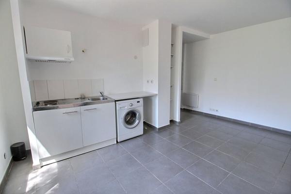 MONTREUIL ENTRE 2 PARCS, AU CALME, STUDIO 26.23M²