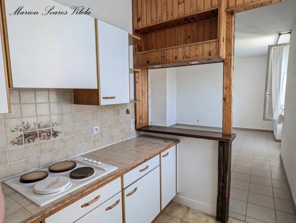 CHAUMES-EN-BRIE – CENTRE-BOURG – UN APPARTEMENT  58 m² LUMINEUX À RÉINVENTER !