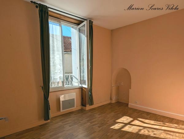 CHAUMES-EN-BRIE – CENTRE-BOURG – UN APPARTEMENT  58 m² LUMINEUX À RÉINVENTER !