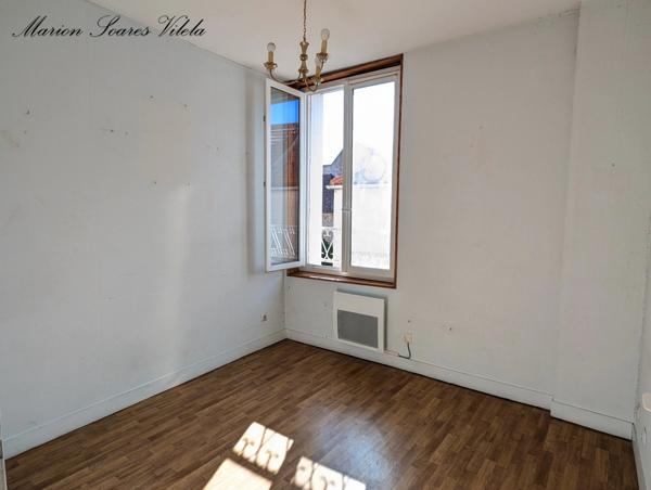 CHAUMES-EN-BRIE – CENTRE-BOURG – UN APPARTEMENT  58 m² LUMINEUX À RÉINVENTER !