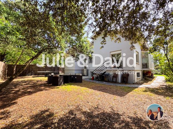 Maison
         7 pièces
        - 200 m² Bien prestige 750 000 € *