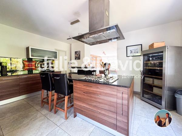 Maison
         7 pièces
        - 200 m² Bien prestige 750 000 € *