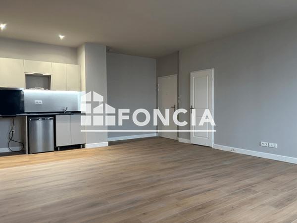 Location Studio 40 m² - 2 RUE JEAN MOULIN - APT N°102 Saintes 17100