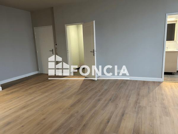 Location Studio 40 m² - 2 RUE JEAN MOULIN - APT N°102 Saintes 17100