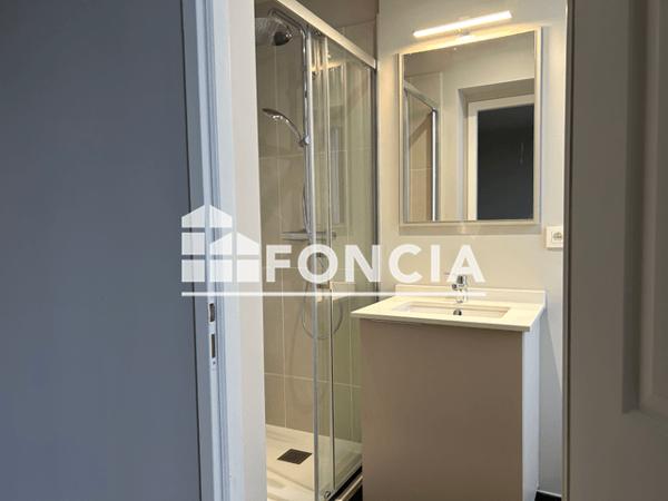 Location Studio 40 m² - 2 RUE JEAN MOULIN - APT N°102 Saintes 17100