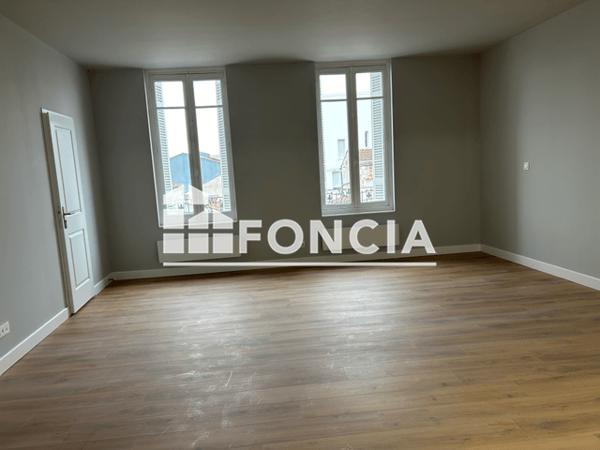Location Studio 40 m² - 2 RUE JEAN MOULIN - APT N°102 Saintes 17100