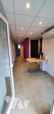 Local professionnel à usage de bureaux