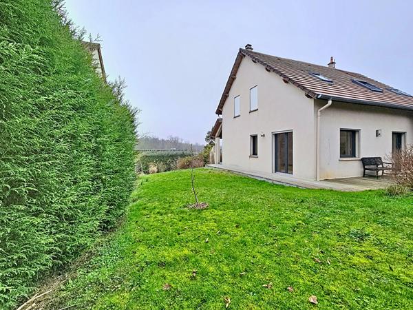 Maison individuelle avec 4 chambres _ grande pièce de vie _ 3 salles d'eau _ terrasses _ jardin _ garage _ sous-sol