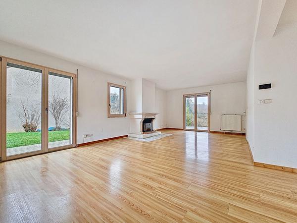 Maison individuelle avec 4 chambres _ grande pièce de vie _ 3 salles d'eau _ terrasses _ jardin _ garage _ sous-sol