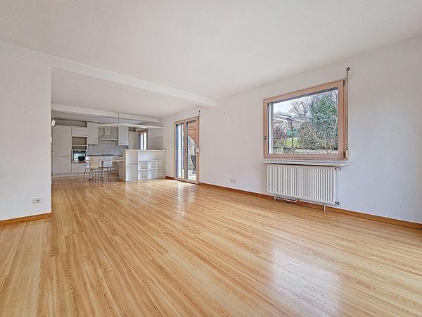 Maison individuelle avec 4 chambres _ grande pièce de vie _ 3 salles d'eau _ terrasses _ jardin _ garage _ sous-sol