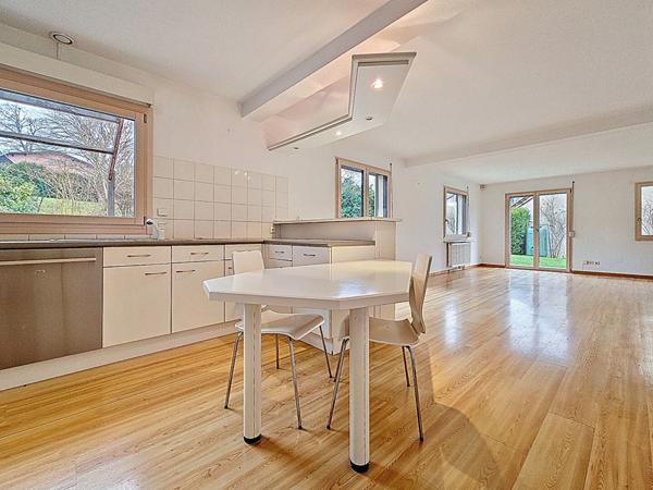 Maison individuelle avec 4 chambres _ grande pièce de vie _ 3 salles d'eau _ terrasses _ jardin _ garage _ sous-sol