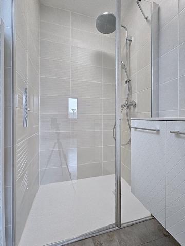 Maison individuelle avec 4 chambres _ grande pièce de vie _ 3 salles d'eau _ terrasses _ jardin _ garage _ sous-sol