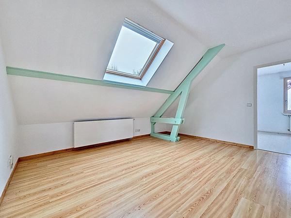 Maison individuelle avec 4 chambres _ grande pièce de vie _ 3 salles d'eau _ terrasses _ jardin _ garage _ sous-sol