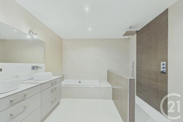 Maison à vendre  4 pièces - 118,62 m 2   EYSINES  - 33