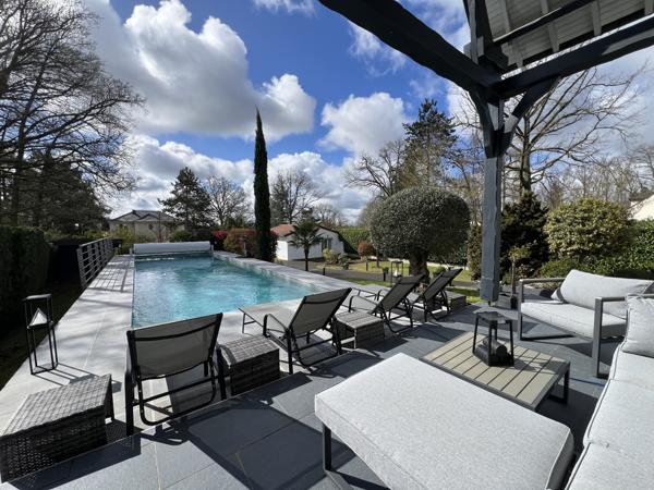 Nozay (91620) Propriété d'exception de 342m2 au sol -2 maisons sur la butte de Marcoussis- Piscine- Terrain de 3279m2