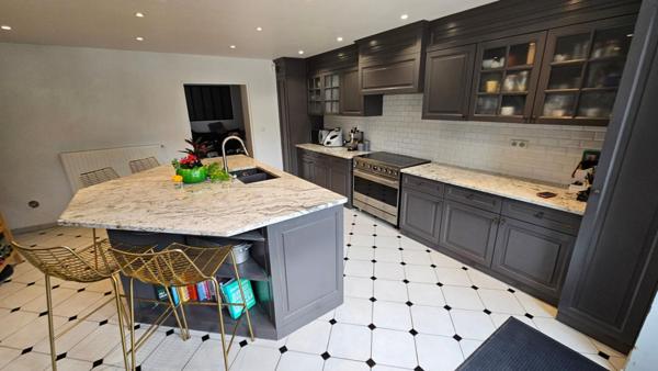 Houdan proche / Magnifique maison familiale 198 m2 / 5 chambres