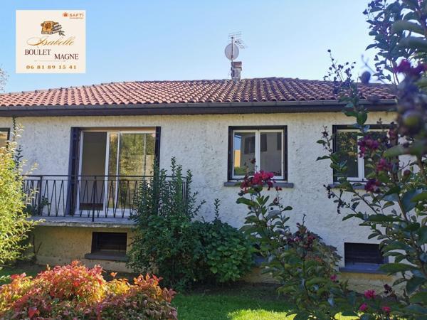 Maison individuelle : 3 chambres, grand salon, cuisiné équipée et séparée avec beau jardin et sous-sol