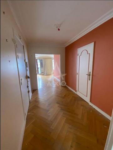 PARIS 18? – Passage Ramey – Lumineux 3 pièces avec vue dégagée et potentiel d'aménagement