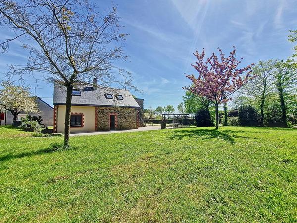 Maison à vendre à Saint Herblon, longère en pierres, campagne, 4 chambres, jardin arboré
