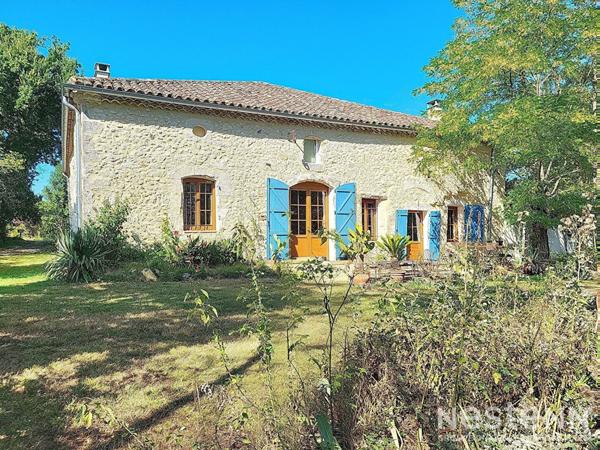 A Vendre Maison en pierre rénovée de cinq pièces sur propriété de plus de 2.4 hectares