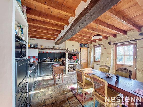 A Vendre Maison en pierre rénovée de cinq pièces sur propriété de plus de 2.4 hectares