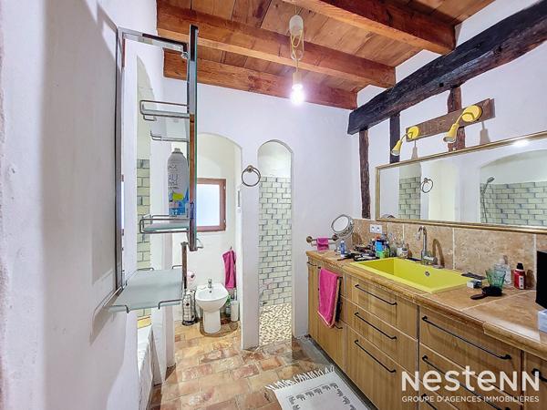 A Vendre Maison en pierre rénovée de cinq pièces sur propriété de plus de 2.4 hectares