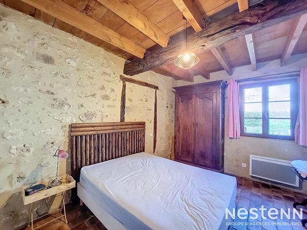 A Vendre Maison en pierre rénovée de cinq pièces sur propriété de plus de 2.4 hectares