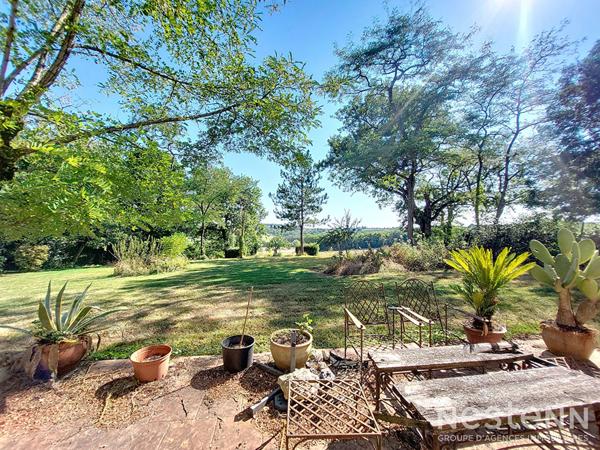 A Vendre Maison en pierre rénovée de cinq pièces sur propriété de plus de 2.4 hectares