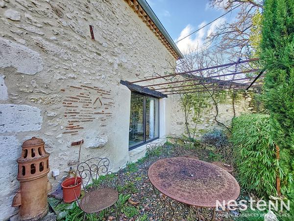 A Vendre Maison en pierre rénovée de cinq pièces sur propriété de plus de 2.4 hectares