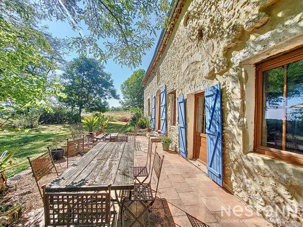 A Vendre Maison en pierre rénovée de cinq pièces sur propriété de plus de 2.4 hectares