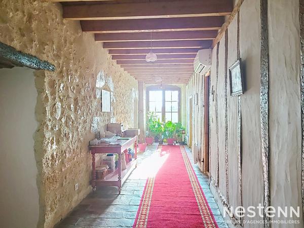 A Vendre Maison en pierre rénovée de cinq pièces sur propriété de plus de 2.4 hectares