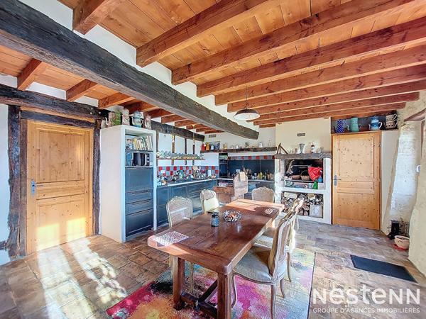 A Vendre Maison en pierre rénovée de cinq pièces sur propriété de plus de 2.4 hectares