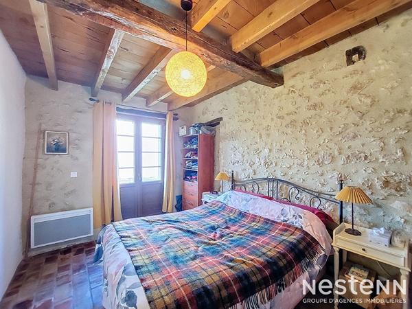 A Vendre Maison en pierre rénovée de cinq pièces sur propriété de plus de 2.4 hectares