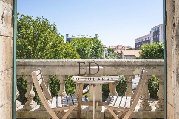 Appartement
         4 pièces
        - 131 m² Bien prestige 1 495 000 € *