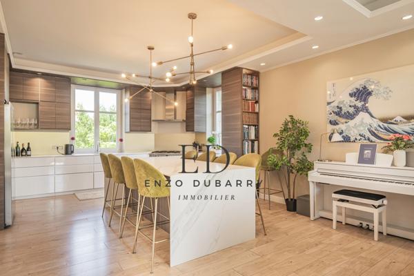 Appartement
         4 pièces
        - 131 m² Bien prestige 1 495 000 € *