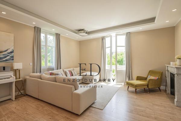 Appartement
         4 pièces
        - 131 m² Bien prestige 1 495 000 € *