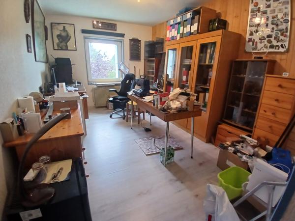 Belle maison en pierre, volumes généreux et charme à MORNAC