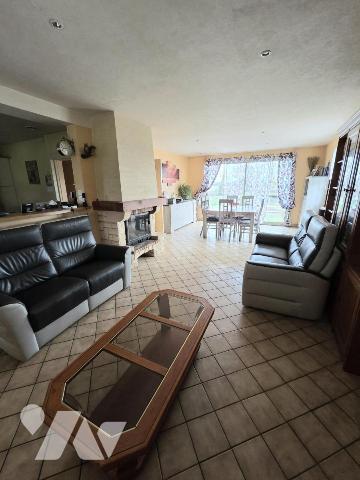 Pavillon familial en campagne à Jallais 