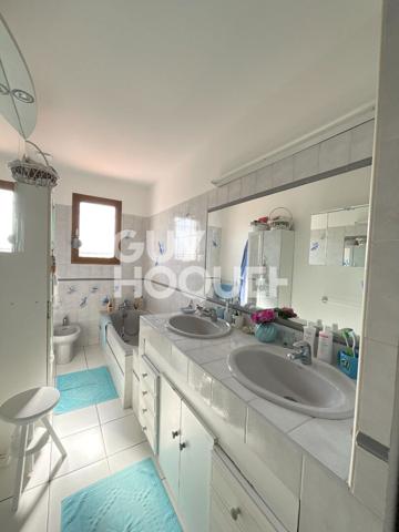 Maison familiale de 154 m2 sur une parcelle d'environ 580 m2