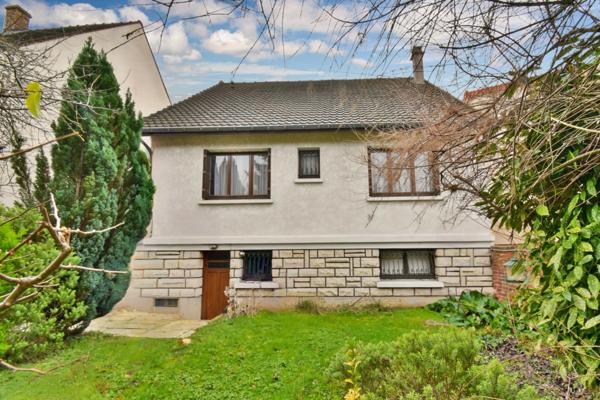 Charmante maison familiale de 110 m², 2 chambres +1 de 17m² à créer avec sous-sol total et 362m² de terrain à Morangis – quartier L’Avenir