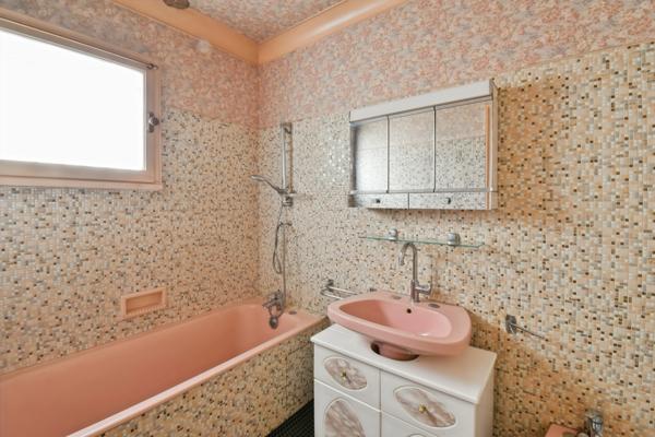 Charmante maison familiale de 110 m², 2 chambres +1 de 17m² à créer avec sous-sol total et 362m² de terrain à Morangis – quartier L’Avenir