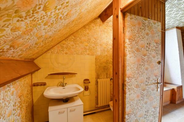 Charmante maison familiale de 110 m², 2 chambres +1 de 17m² à créer avec sous-sol total et 362m² de terrain à Morangis – quartier L’Avenir