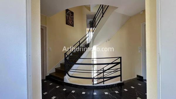 Vente                                                      Appartement
                        
                     6 pièces                      149 m2                     à Lons-le-Saunier