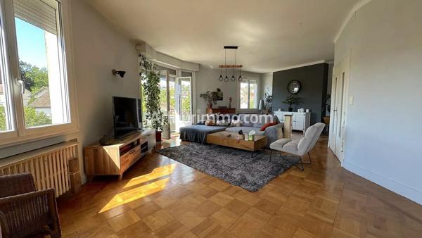 Vente                                                      Appartement
                        
                     6 pièces                      149 m2                     à Lons-le-Saunier
