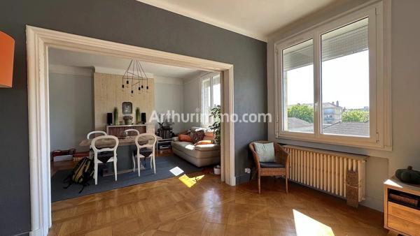 Vente                                                      Appartement
                        
                     6 pièces                      149 m2                     à Lons-le-Saunier