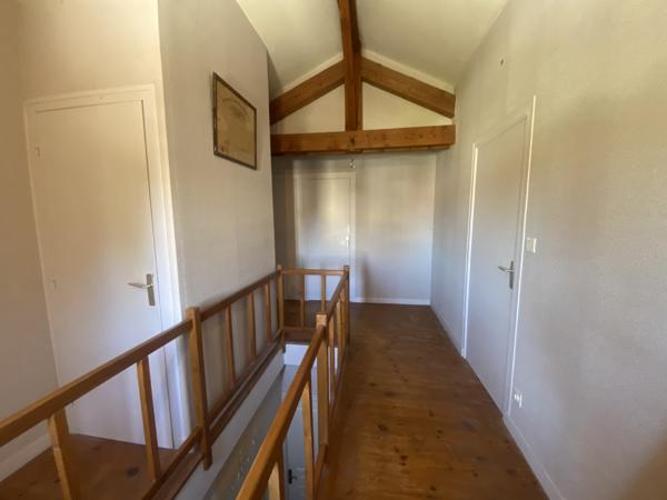 Sury-le-Comtal (42450) À VENDRE – SURY LE COMTAL Maison familiale d’exception