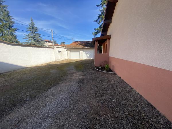 À VENDRE – SURY LE COMTAL Maison familiale d’exception
