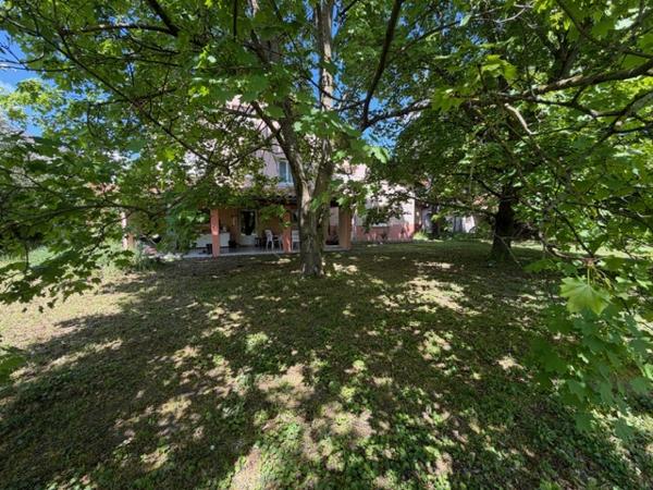 À VENDRE – SURY LE COMTAL Maison familiale d’exception